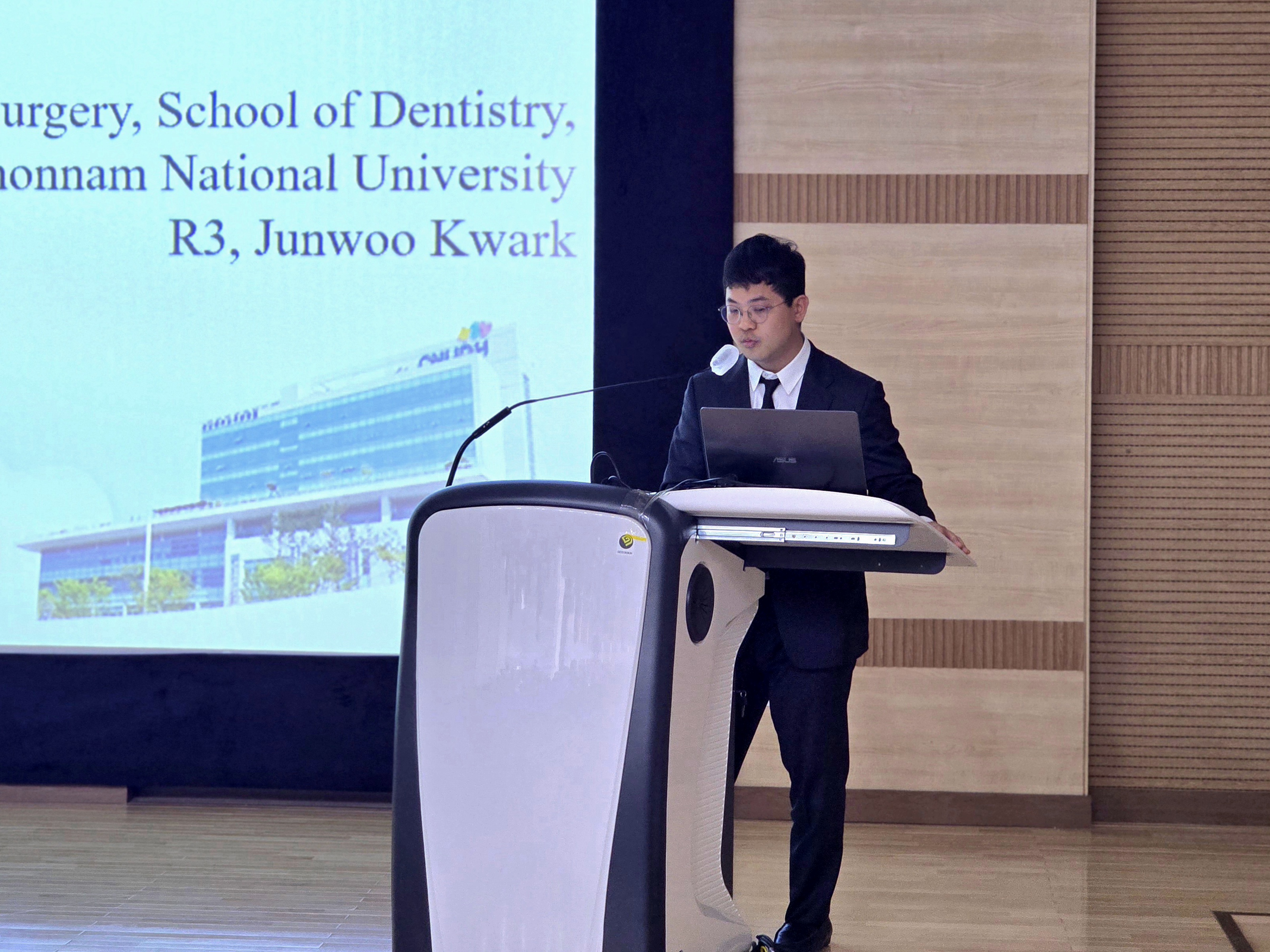[구강외과학교실] 구강암 증례발표회서 희귀 타액선암 증례 및 최신 지견 공유 대표이미지